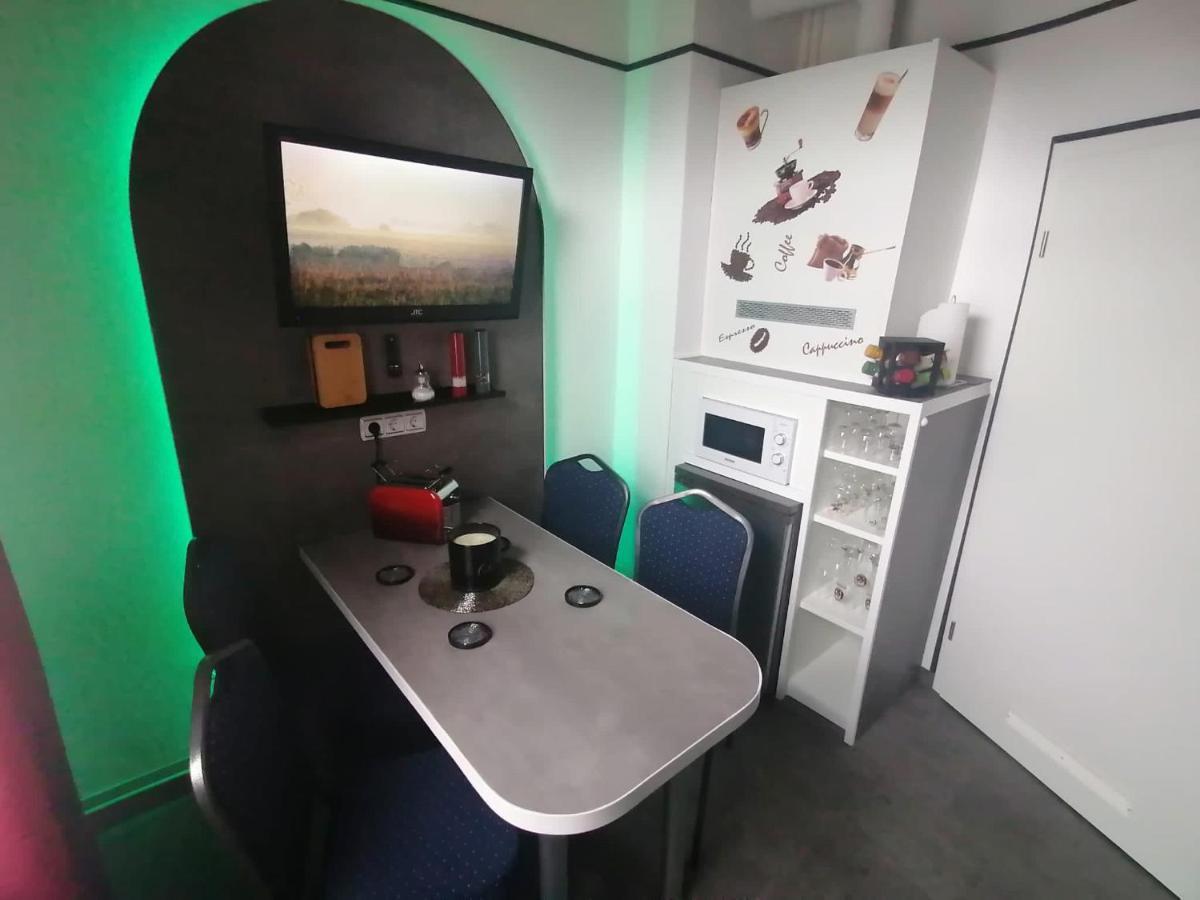 Best-Preis -Gold Suite- Mit Netflix, Self-Check-In, Ebike Ladestation, Fahrradraum, Wlan, Netflix Und Massagesessel - Direkt Am Elberadweg Im Herzen Von Wittenberge Exterior foto
